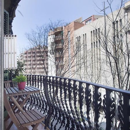 Aparteasy - Authentic Family Apartment Barcelona Eksteriør billede