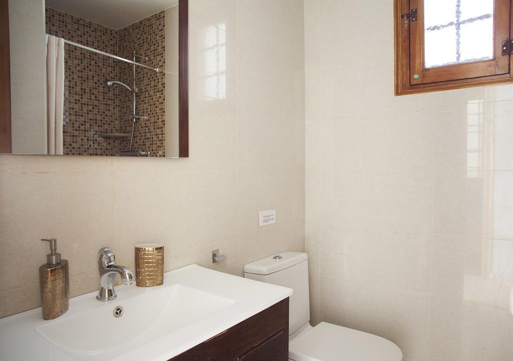 Aparteasy - Authentic Family Apartment Barcelona Eksteriør billede