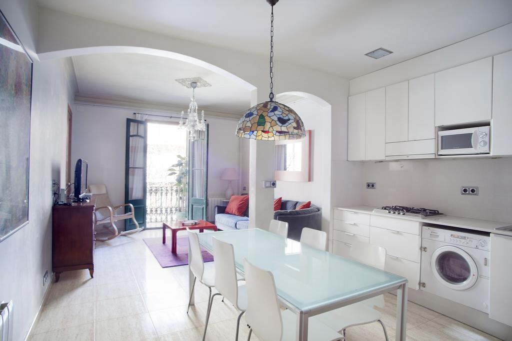 Aparteasy - Authentic Family Apartment Barcelona Eksteriør billede