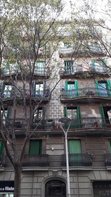Aparteasy - Authentic Family Apartment Barcelona Eksteriør billede