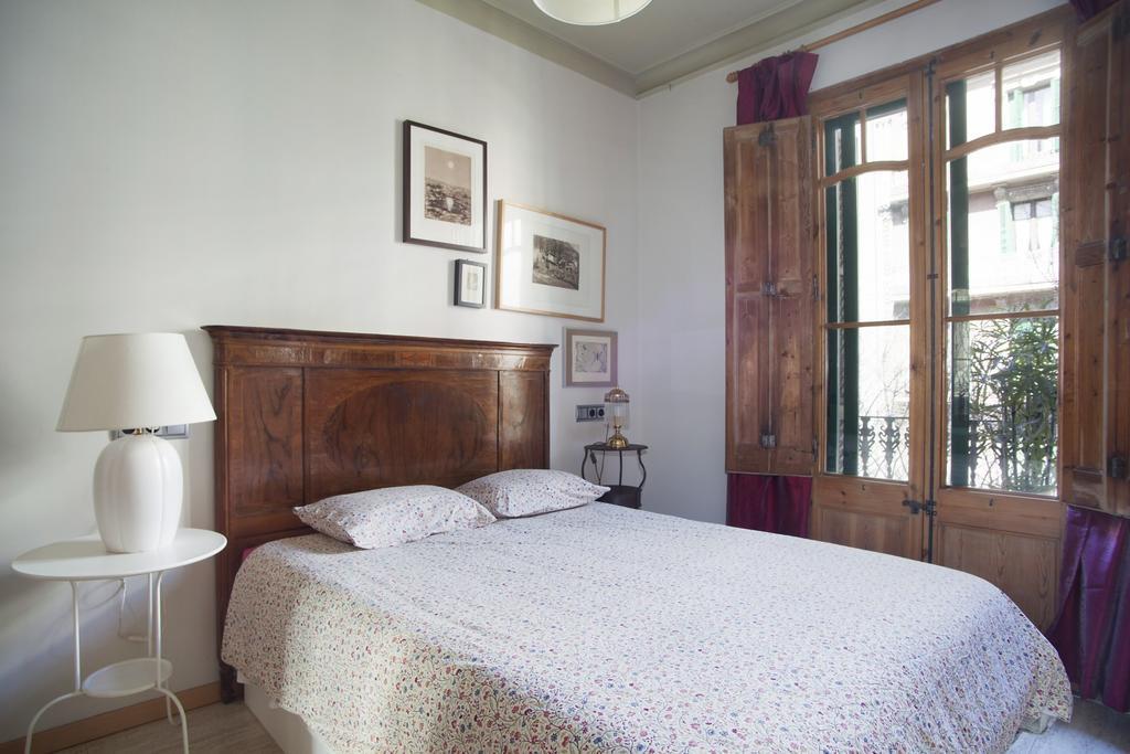Aparteasy - Authentic Family Apartment Barcelona Eksteriør billede