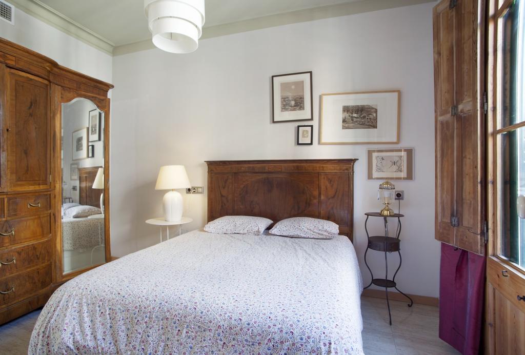 Aparteasy - Authentic Family Apartment Barcelona Eksteriør billede